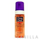 Clean & Clear Self Foaming Facial Wash