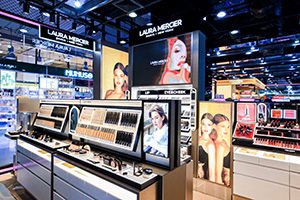 LAURA MERCIER