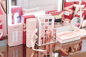 Laura Mercier